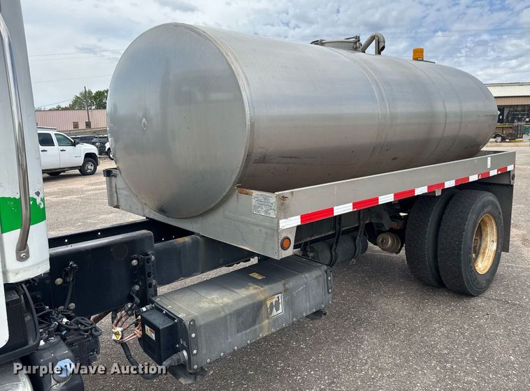 image for item EO0672 2014 Freightliner Business Class M2 tank truck