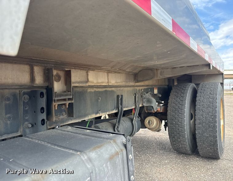 image for item EO0672 2014 Freightliner Business Class M2 tank truck