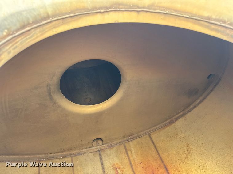 image for item EO0672 2014 Freightliner Business Class M2 tank truck