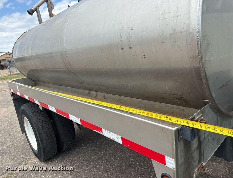 image for item EO0672 2014 Freightliner Business Class M2 tank truck