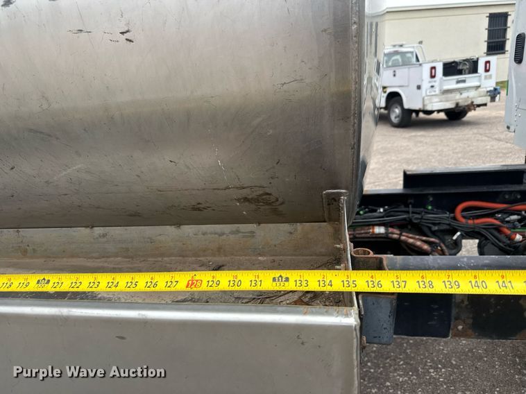 image for item EO0672 2014 Freightliner Business Class M2 tank truck