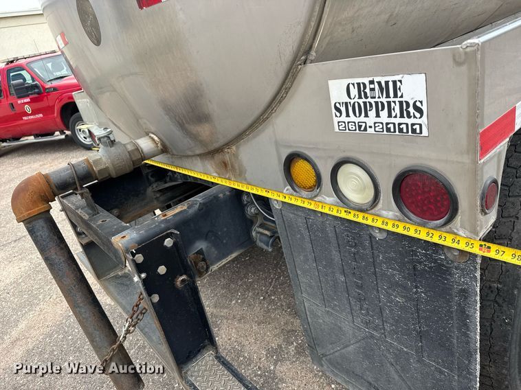 image for item EO0672 2014 Freightliner Business Class M2 tank truck