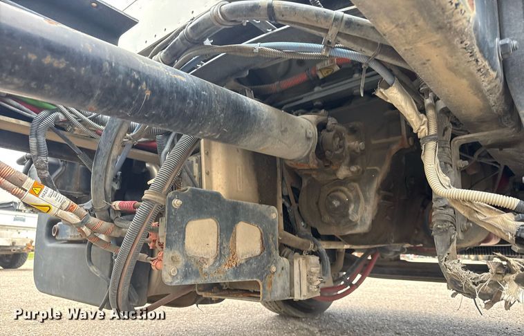 image for item EO0672 2014 Freightliner Business Class M2 tank truck