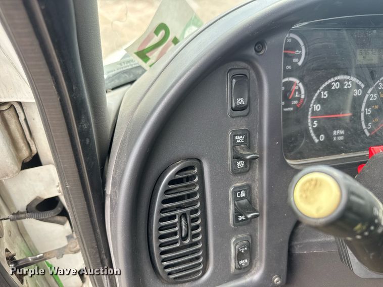 image for item EO0672 2014 Freightliner Business Class M2 tank truck