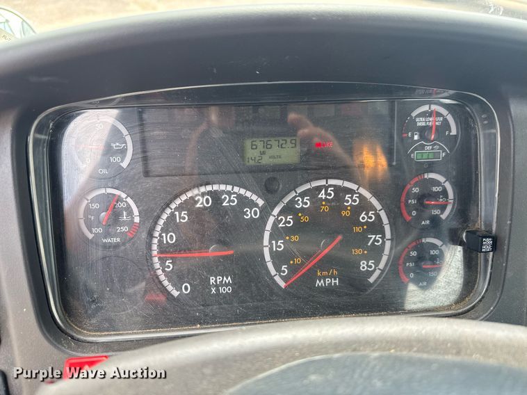 image for item EO0672 2014 Freightliner Business Class M2 tank truck