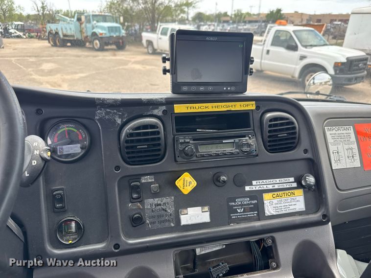 image for item EO0672 2014 Freightliner Business Class M2 tank truck