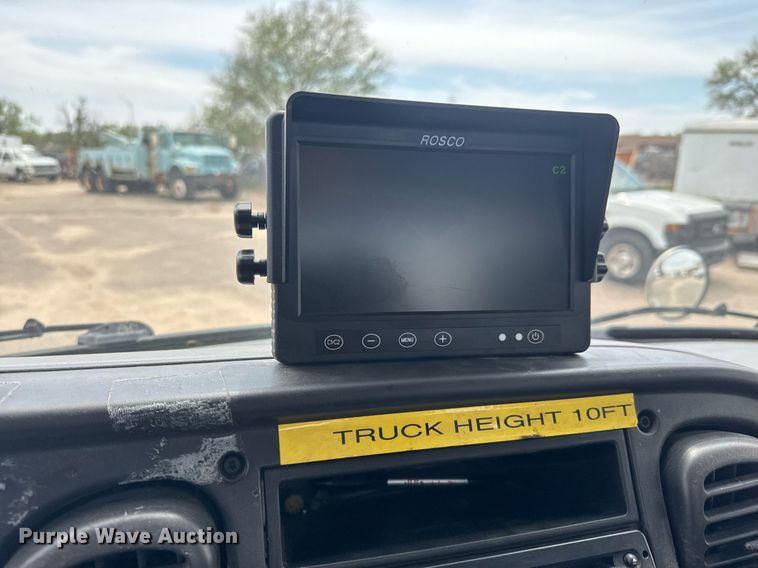 image for item EO0672 2014 Freightliner Business Class M2 tank truck