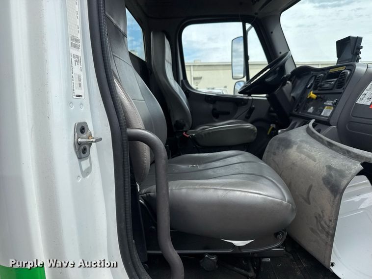 image for item EO0672 2014 Freightliner Business Class M2 tank truck