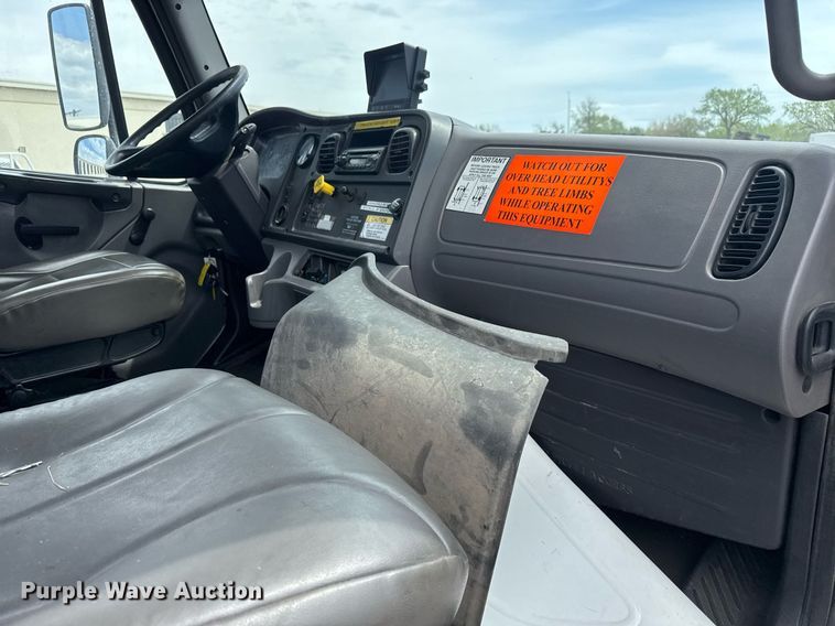 image for item EO0672 2014 Freightliner Business Class M2 tank truck