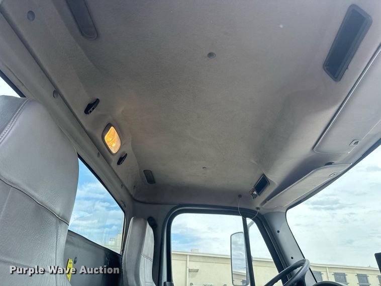 image for item EO0672 2014 Freightliner Business Class M2 tank truck