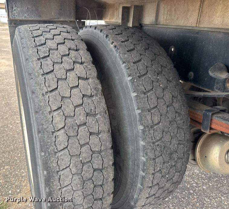 image for item EO0672 2014 Freightliner Business Class M2 tank truck