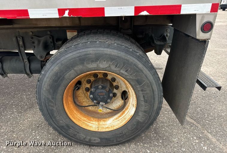 image for item EO0672 2014 Freightliner Business Class M2 tank truck