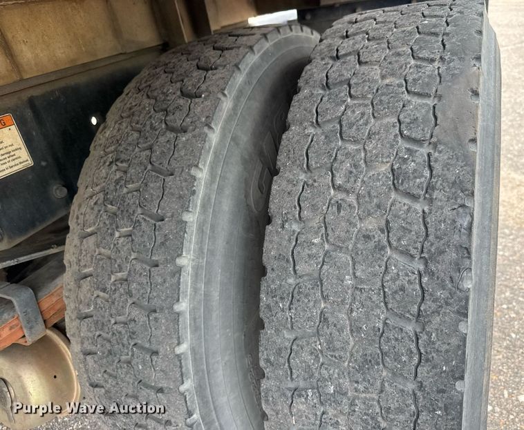 image for item EO0672 2014 Freightliner Business Class M2 tank truck