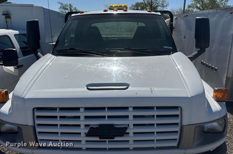 image for item EO0674 2008 Chevrolet C4500 flatbed truck