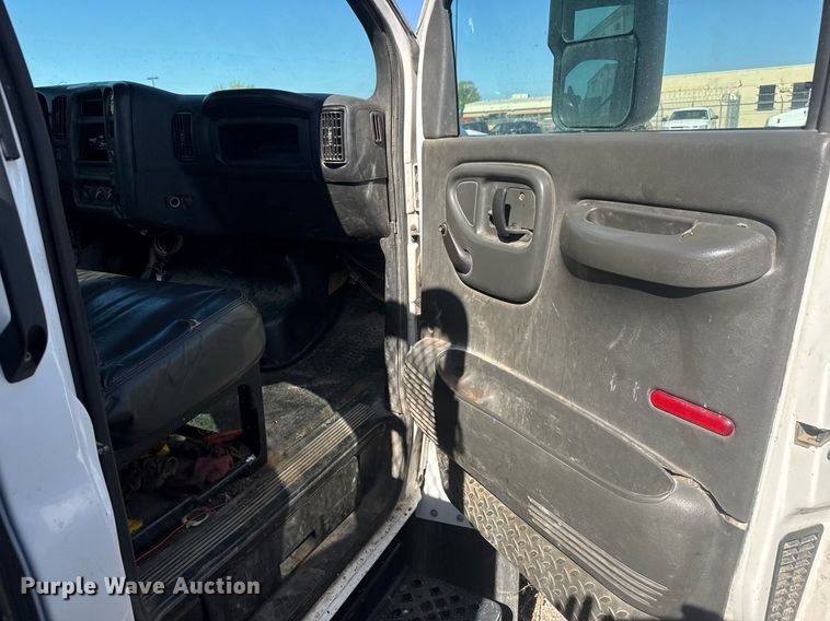 image for item EO0674 2008 Chevrolet C4500 flatbed truck