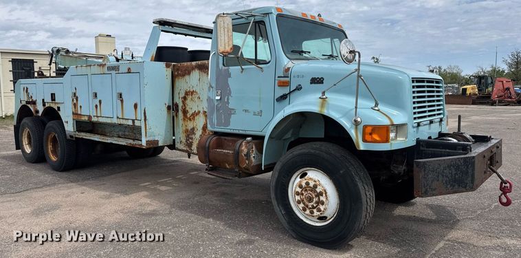 image for item EO0675 1996 International 4900 tow truck