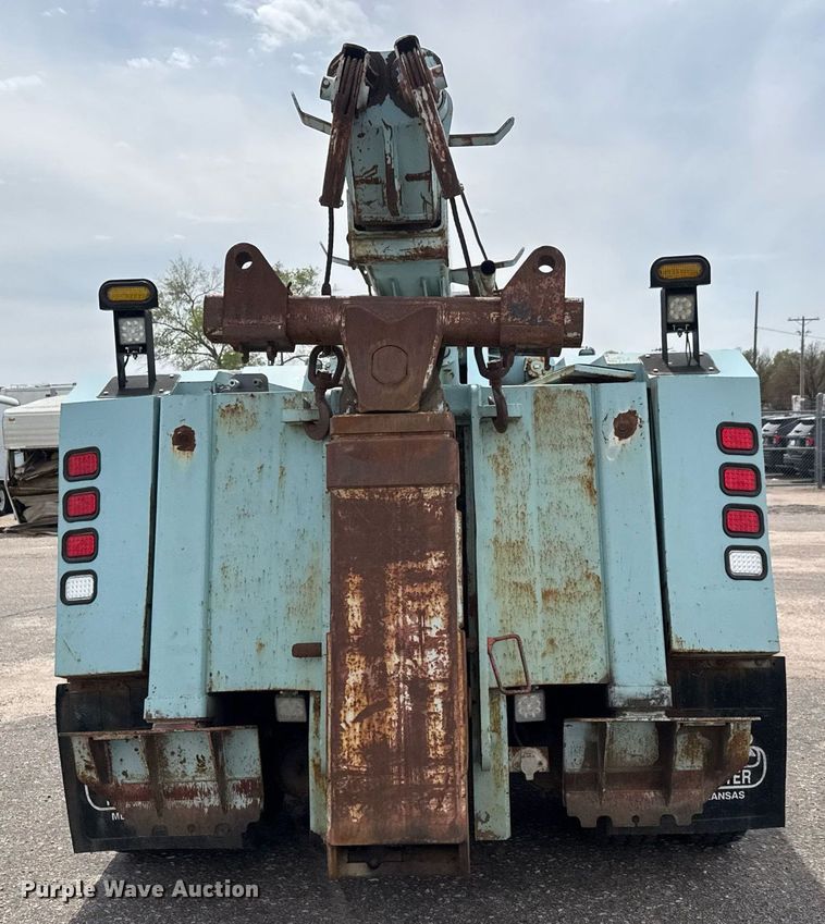 image for item EO0675 1996 International 4900 tow truck