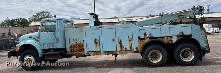 image for item EO0675 1996 International 4900 tow truck