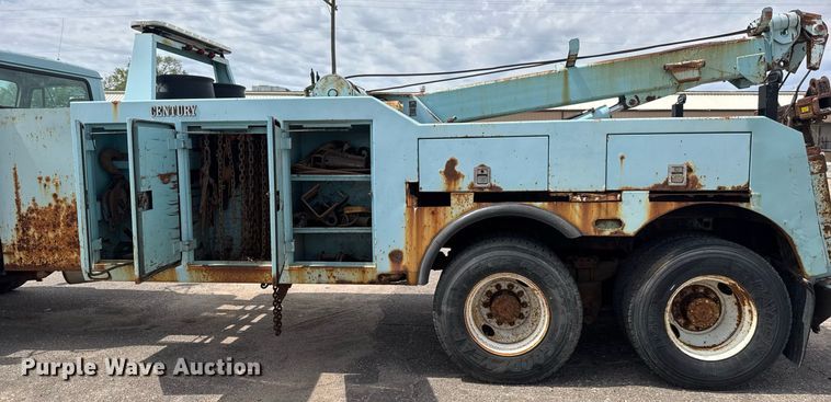 image for item EO0675 1996 International 4900 tow truck