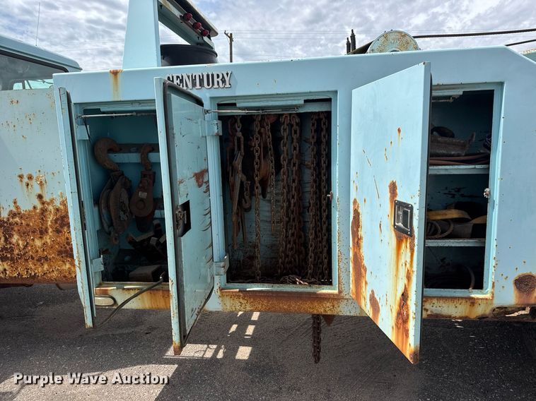 image for item EO0675 1996 International 4900 tow truck