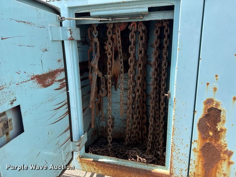 image for item EO0675 1996 International 4900 tow truck