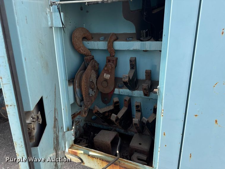 image for item EO0675 1996 International 4900 tow truck