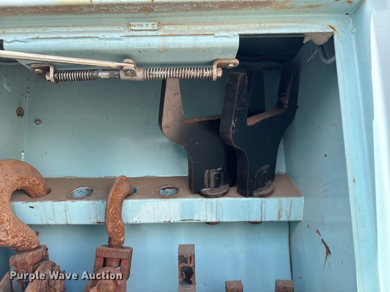 image for item EO0675 1996 International 4900 tow truck