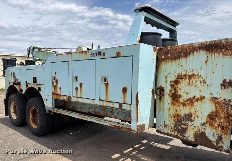 image for item EO0675 1996 International 4900 tow truck