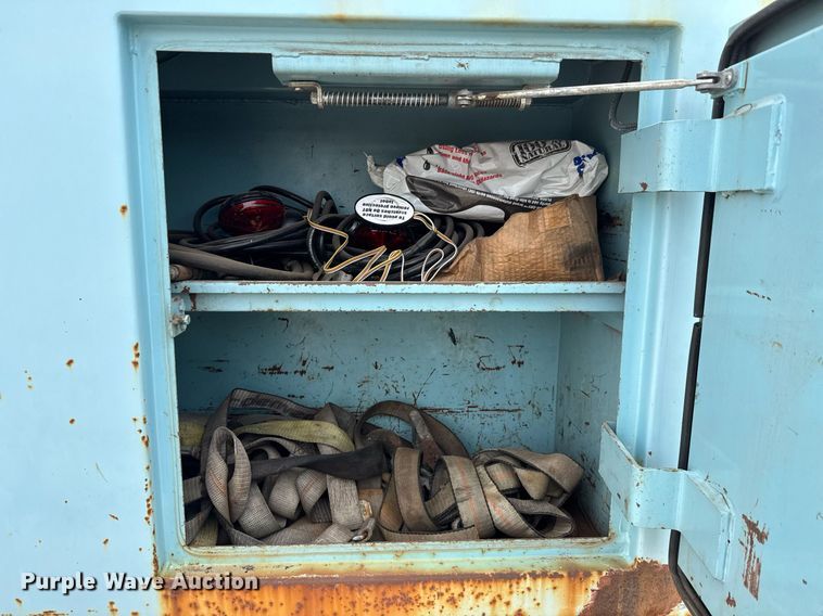 image for item EO0675 1996 International 4900 tow truck