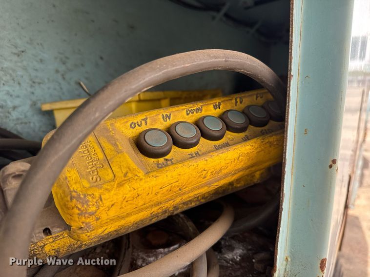 image for item EO0675 1996 International 4900 tow truck