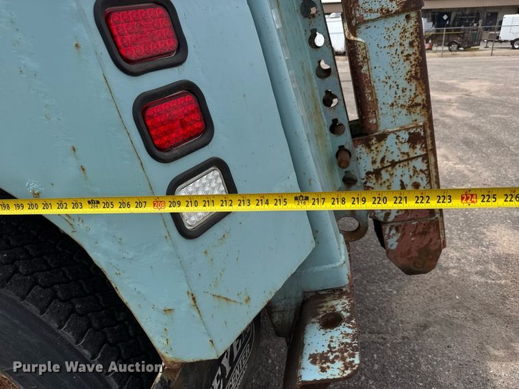 image for item EO0675 1996 International 4900 tow truck