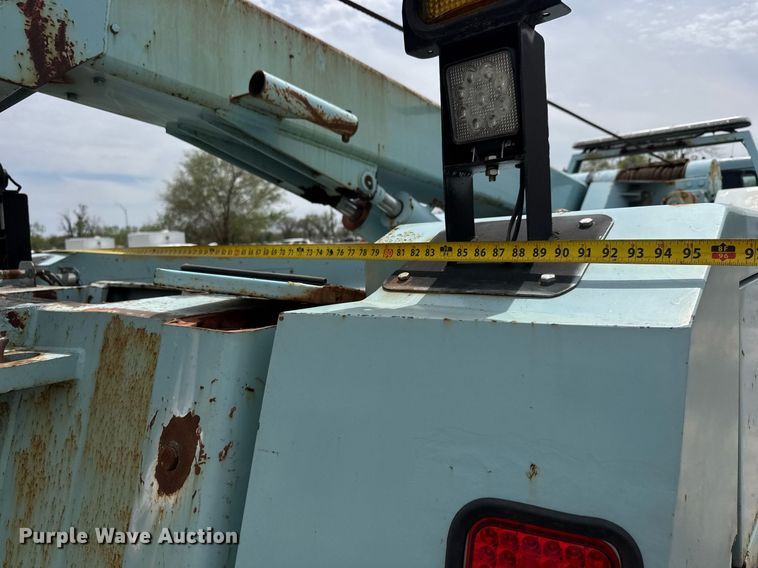 image for item EO0675 1996 International 4900 tow truck