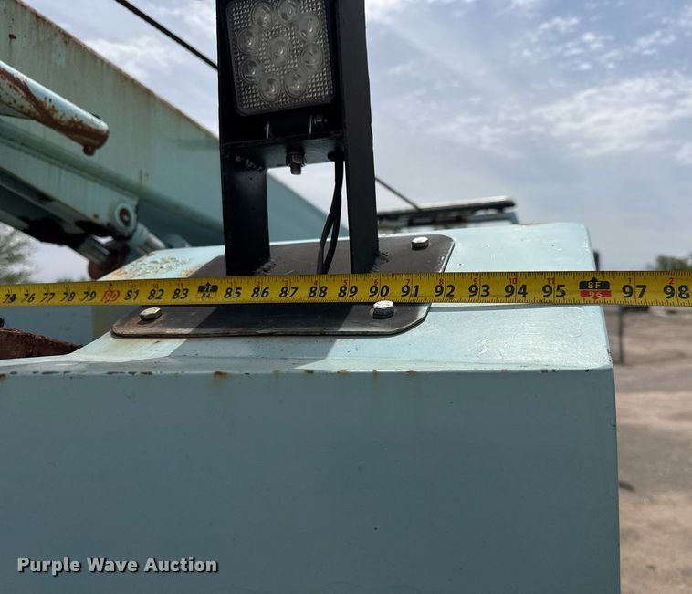 image for item EO0675 1996 International 4900 tow truck