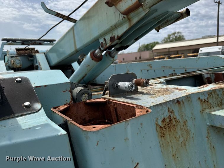 image for item EO0675 1996 International 4900 tow truck