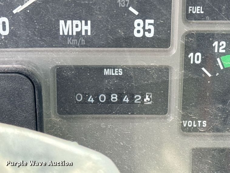 image for item EO0675 1996 International 4900 tow truck