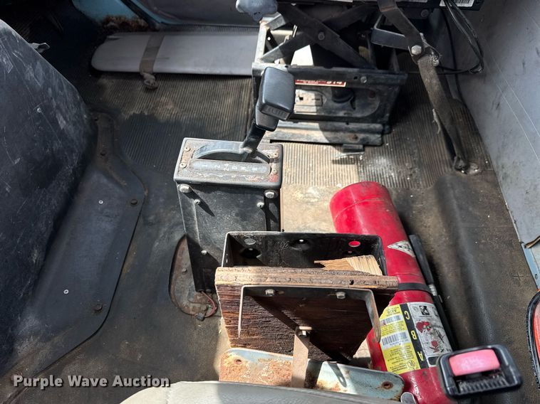 image for item EO0675 1996 International 4900 tow truck