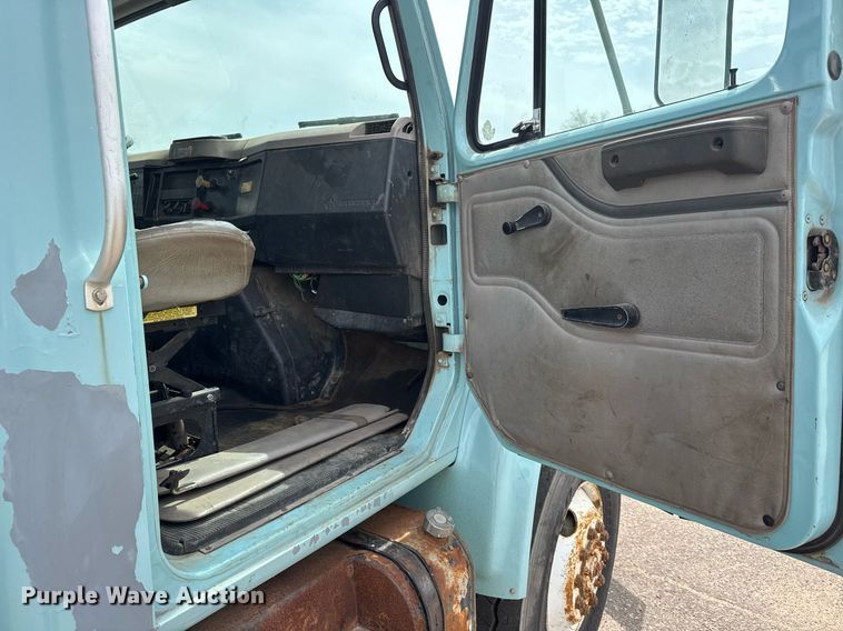 image for item EO0675 1996 International 4900 tow truck