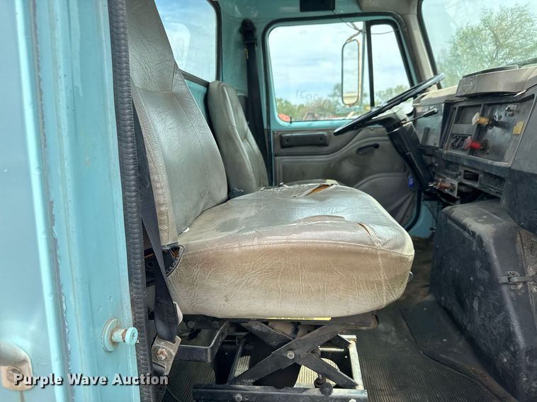 image for item EO0675 1996 International 4900 tow truck