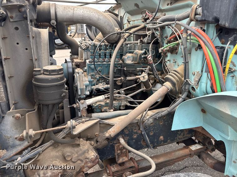 image for item EO0675 1996 International 4900 tow truck