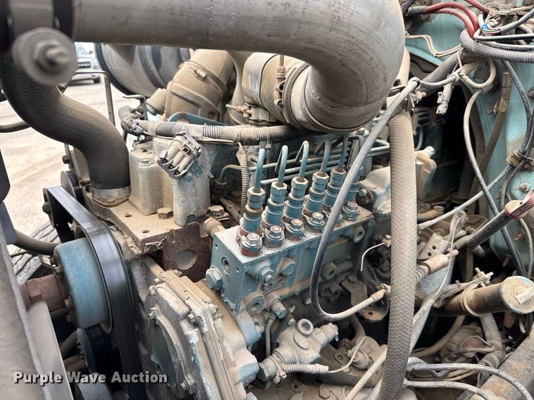 image for item EO0675 1996 International 4900 tow truck