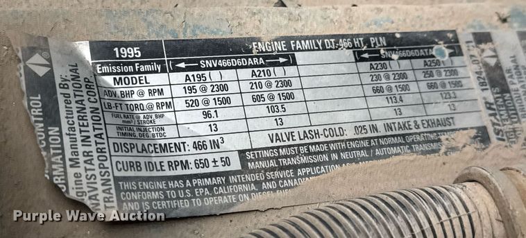 image for item EO0675 1996 International 4900 tow truck