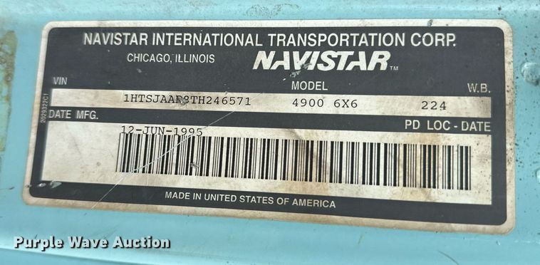 image for item EO0675 1996 International 4900 tow truck