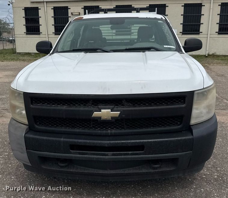 image for item EO0678 2011 Chevrolet Silverado 1500  Crew Cab pickup truck