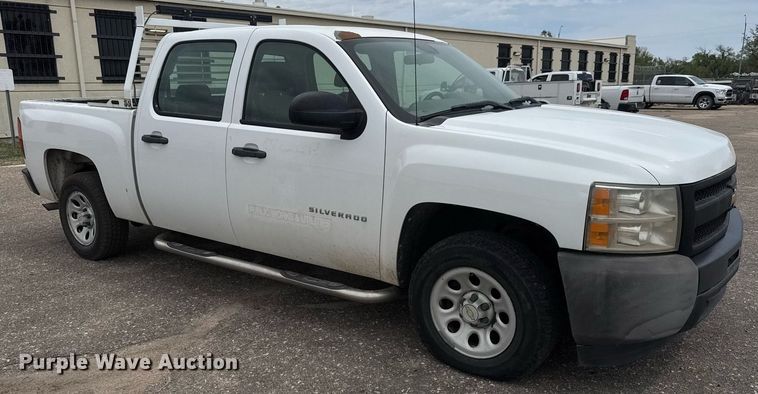 image for item EO0678 2011 Chevrolet Silverado 1500  Crew Cab pickup truck