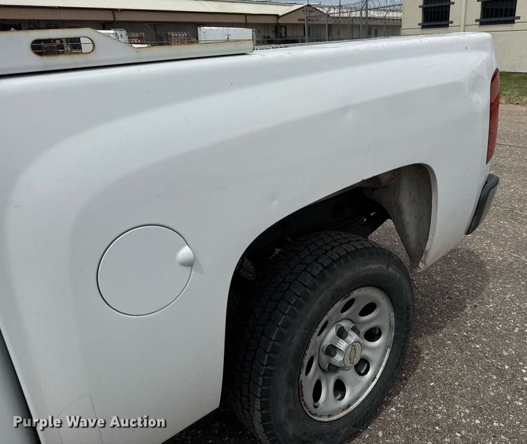 image for item EO0678 2011 Chevrolet Silverado 1500  Crew Cab pickup truck