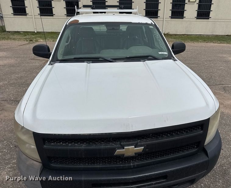 image for item EO0678 2011 Chevrolet Silverado 1500  Crew Cab pickup truck