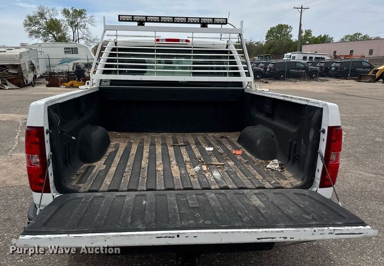 image for item EO0678 2011 Chevrolet Silverado 1500  Crew Cab pickup truck