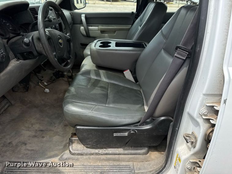 image for item EO0678 2011 Chevrolet Silverado 1500  Crew Cab pickup truck