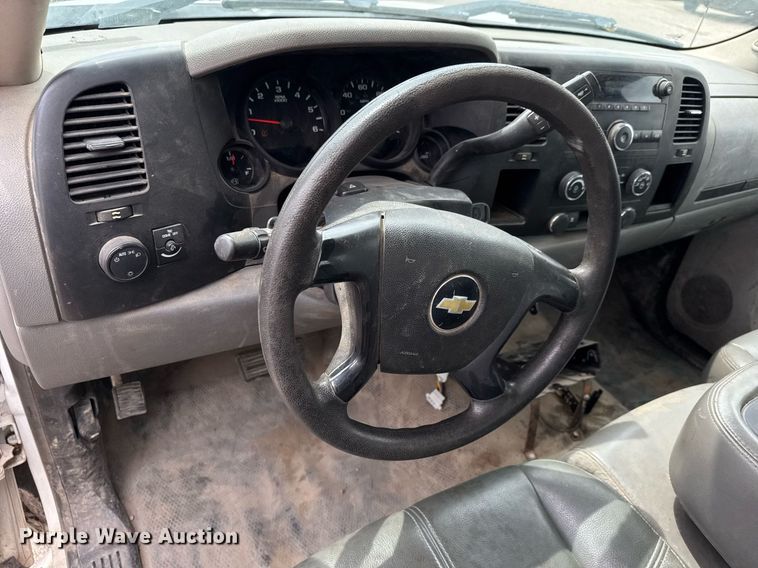 image for item EO0678 2011 Chevrolet Silverado 1500  Crew Cab pickup truck