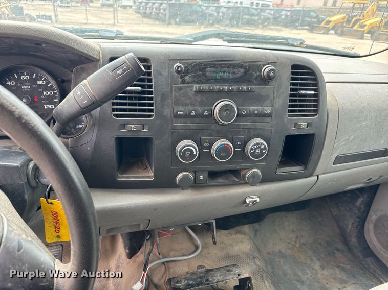 image for item EO0678 2011 Chevrolet Silverado 1500  Crew Cab pickup truck